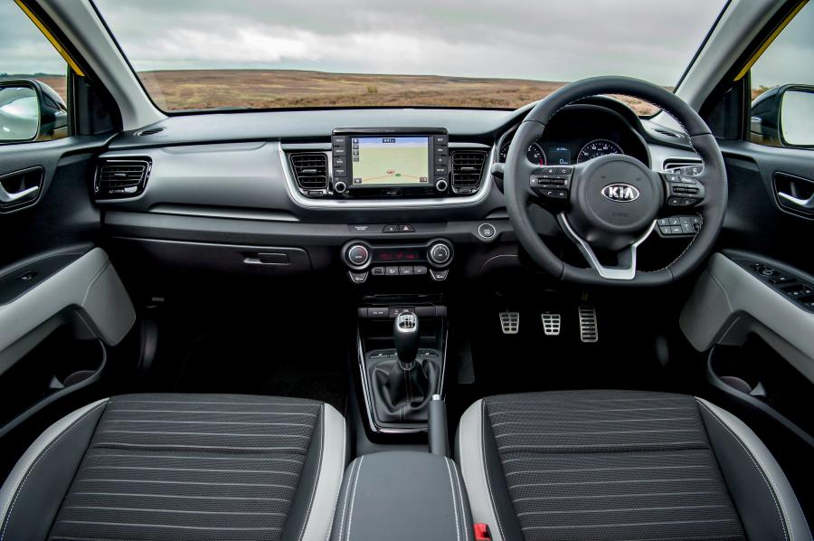 Торпедо Kia Stonic First Edition 2017 года  (UK) (фото 6 из 48)